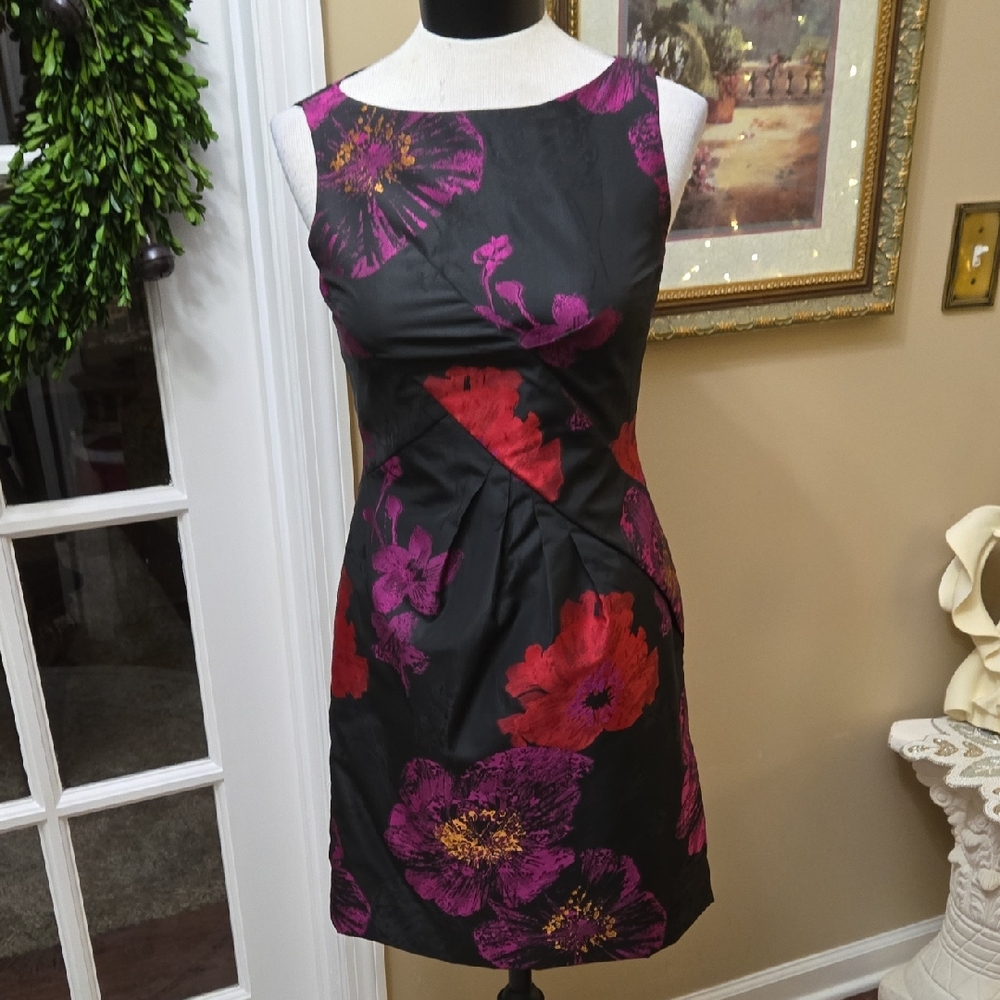 Tahari Floral Sleeveless Dress Black Fuschia Gold Fitted Waist Lined Sz 2P EUC